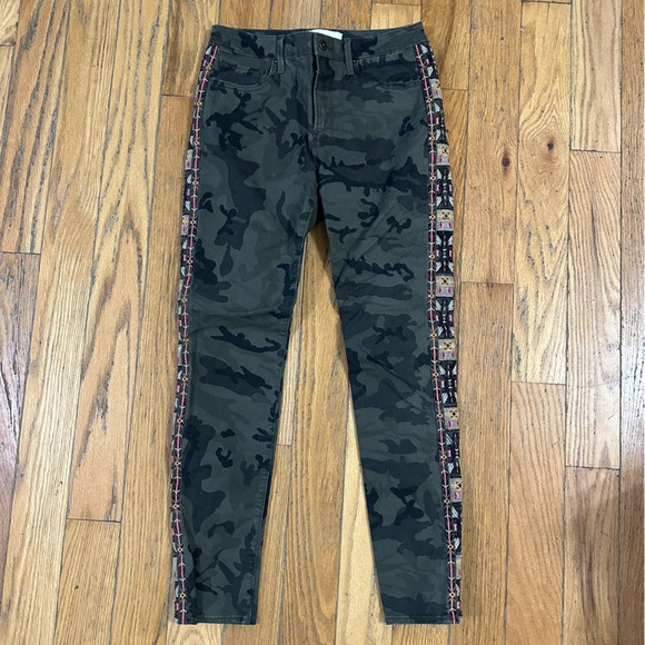 Driftwood Embroidered Jackie Jeans in Sedona Camo Size 25 - Picture 3 of 7